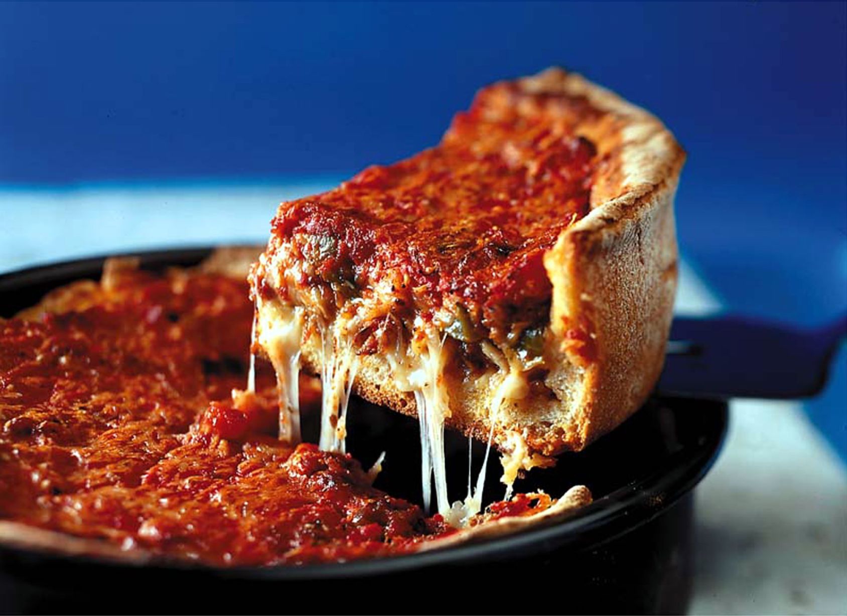Deep dish pizza (Chicago)